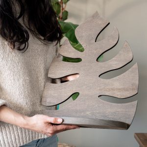 1pc Monstera Leaf Shaped Wooden Wall Hanging Shelf with 3 Hooks - Perfect for Living Room and Bedroom Decor